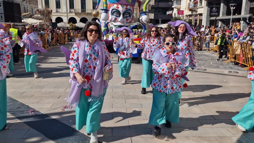 Πάτρα: Δείτε πάνω από 200 νέες φωτογραφίες από την μεγάλη καρναβαλική παρέλαση