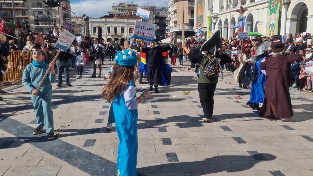 Πάτρα: Δείτε πάνω από 200 νέες φωτογραφίες από την μεγάλη καρναβαλική παρέλαση