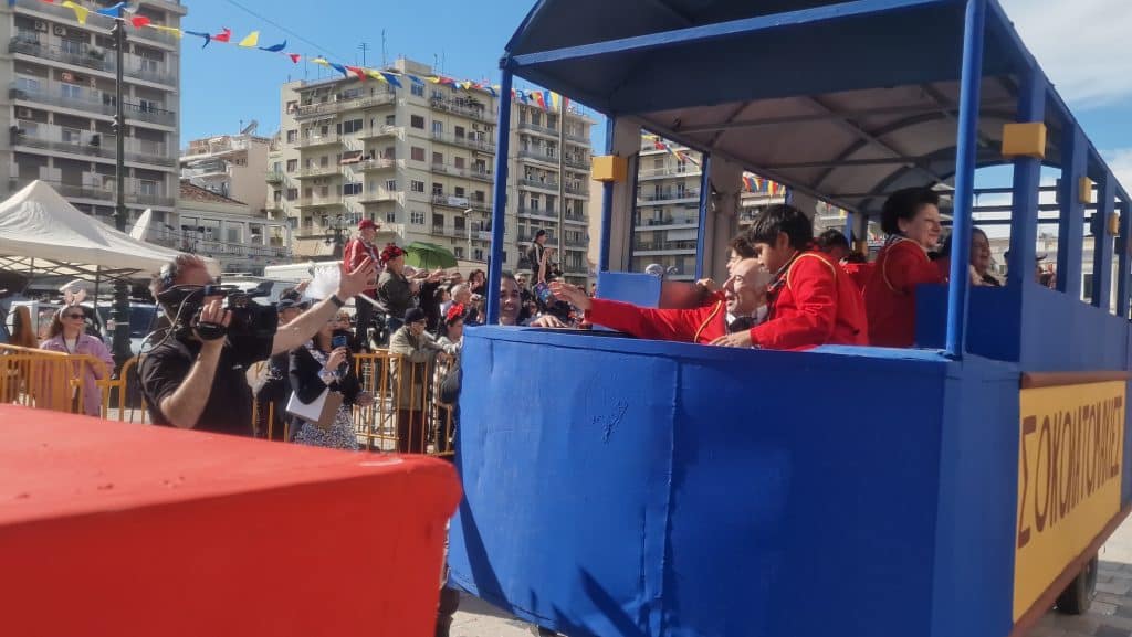 Πάτρα: Δείτε πάνω από 200 νέες φωτογραφίες από την μεγάλη καρναβαλική παρέλαση