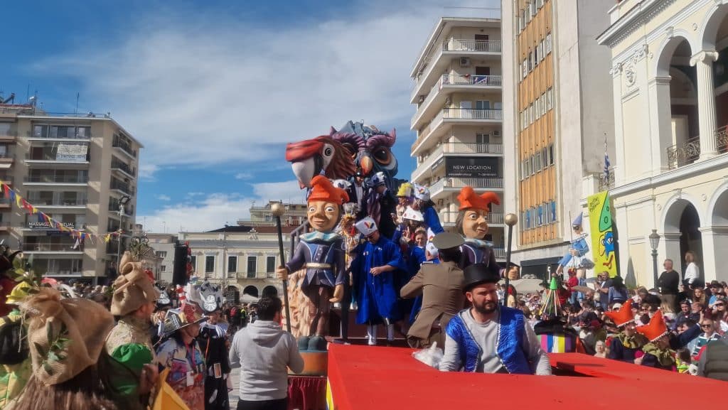 Πάτρα: Δείτε πάνω από 200 νέες φωτογραφίες από την μεγάλη καρναβαλική παρέλαση