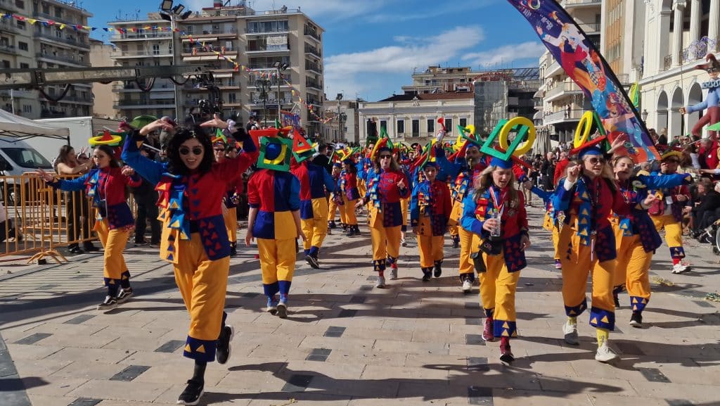 Πάτρα: Δείτε πάνω από 200 νέες φωτογραφίες από την μεγάλη καρναβαλική παρέλαση