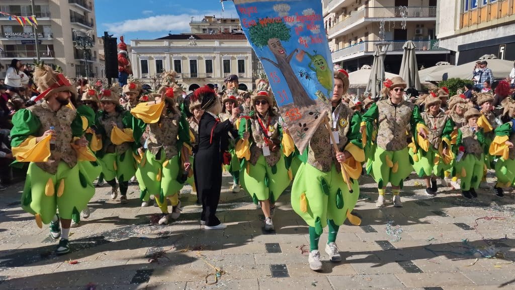 Πάτρα: Δείτε πάνω από 200 νέες φωτογραφίες από την μεγάλη καρναβαλική παρέλαση