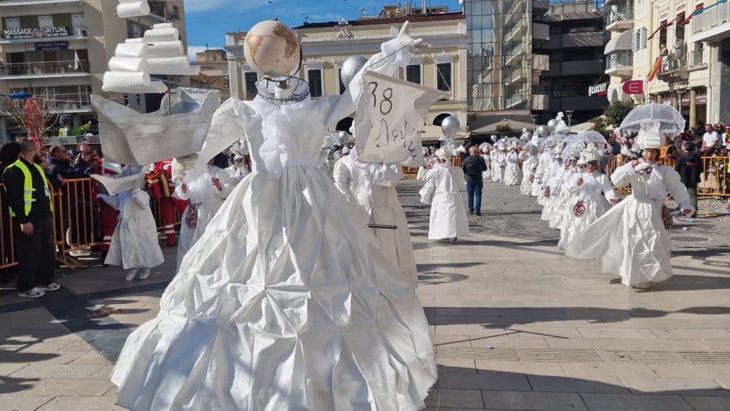 Πάτρα: Δείτε πάνω από 200 νέες φωτογραφίες από την μεγάλη καρναβαλική παρέλαση
