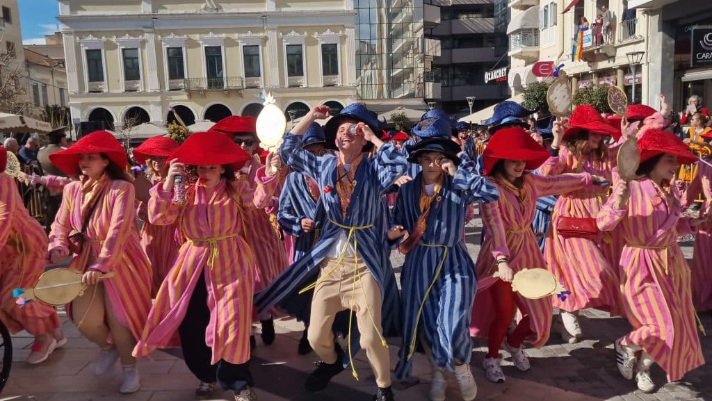 Πάτρα: Δείτε πάνω από 200 νέες φωτογραφίες από την μεγάλη καρναβαλική παρέλαση