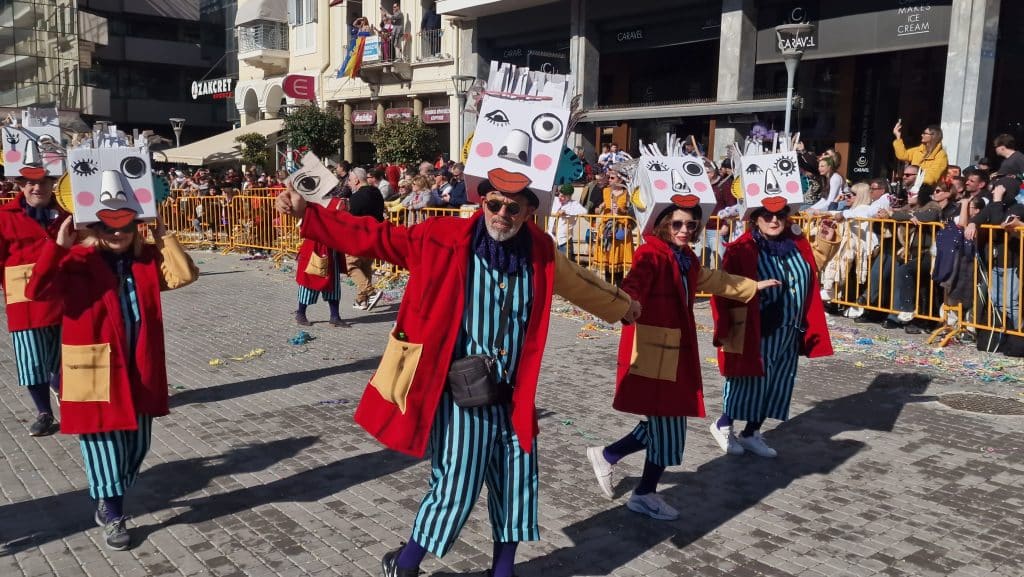 Πάτρα: Δείτε πάνω από 200 νέες φωτογραφίες από την μεγάλη καρναβαλική παρέλαση