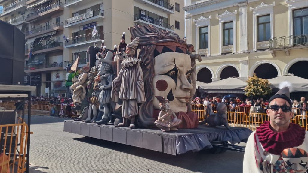 Πάτρα: Δείτε πάνω από 200 νέες φωτογραφίες από την μεγάλη καρναβαλική παρέλαση