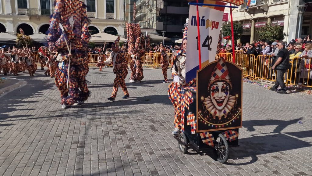 Πάτρα: Δείτε πάνω από 200 νέες φωτογραφίες από την μεγάλη καρναβαλική παρέλαση