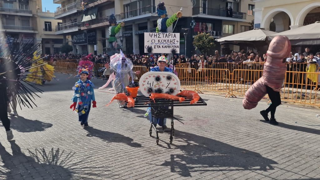 Πάτρα: Δείτε πάνω από 200 νέες φωτογραφίες από την μεγάλη καρναβαλική παρέλαση