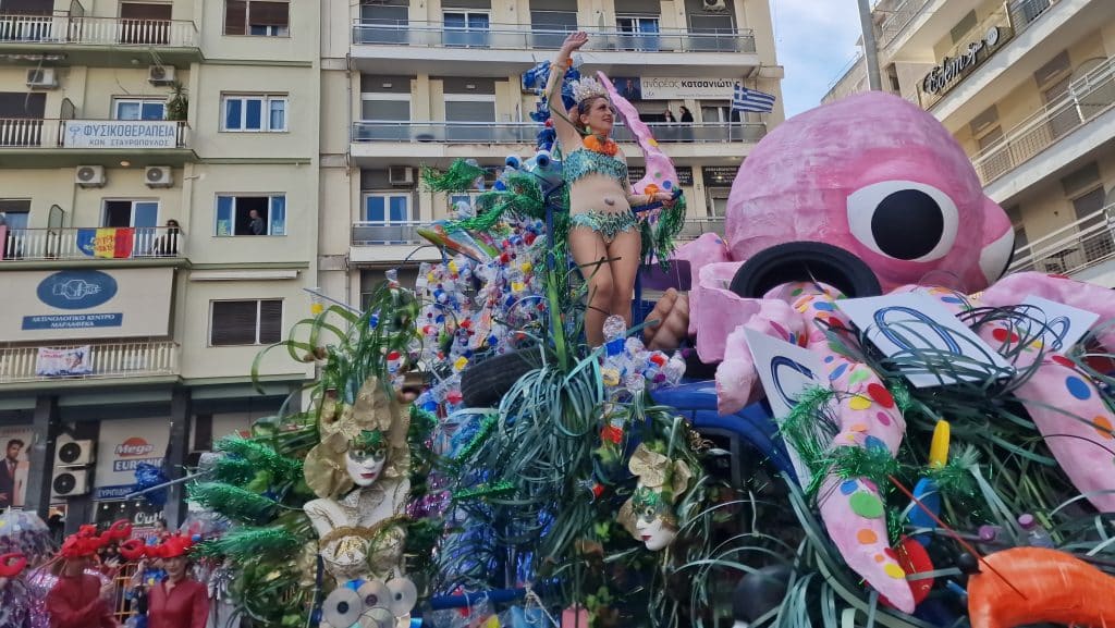 Πάτρα: Δείτε πάνω από 200 νέες φωτογραφίες από την μεγάλη καρναβαλική παρέλαση