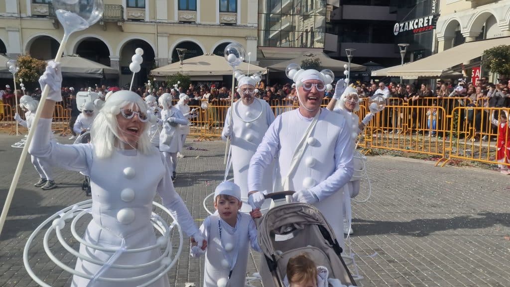 Πάτρα: Δείτε πάνω από 200 νέες φωτογραφίες από την μεγάλη καρναβαλική παρέλαση