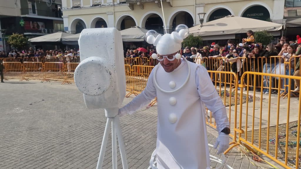 Πάτρα: Δείτε πάνω από 200 νέες φωτογραφίες από την μεγάλη καρναβαλική παρέλαση