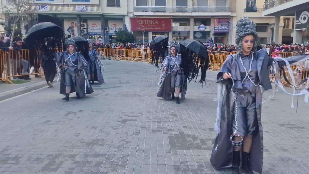 Πάτρα: Πόσα βραβεία γι αυτό το πλήρωμα του Καρναβαλιού; φωτο και βιντεο