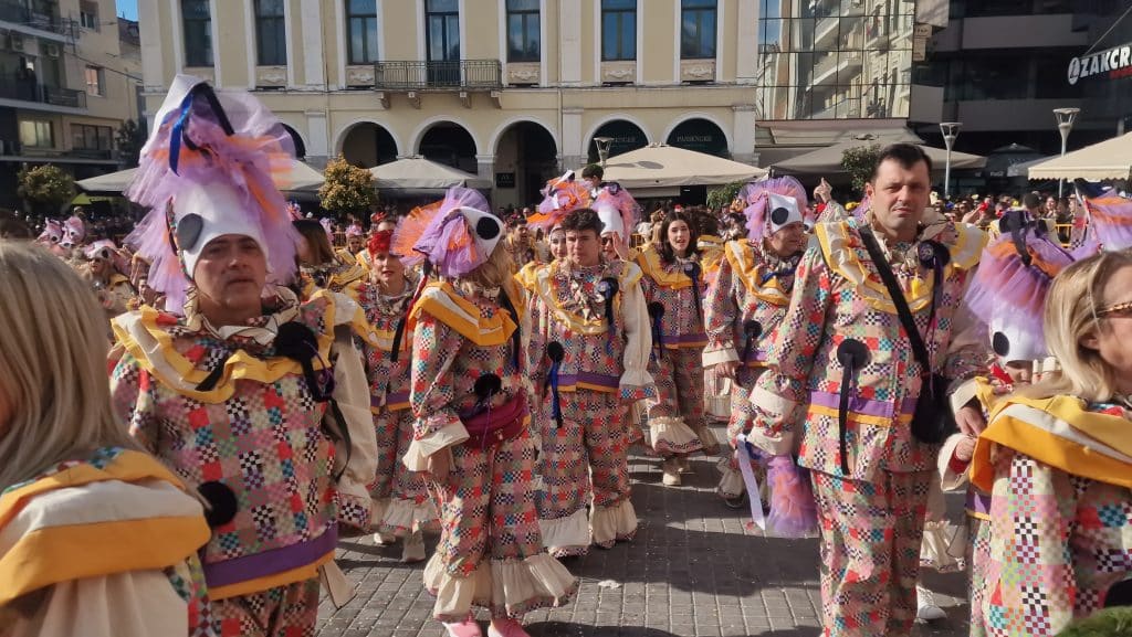 Πάτρα: Δείτε πάνω από 200 νέες φωτογραφίες από την μεγάλη καρναβαλική παρέλαση