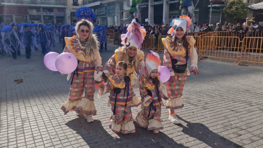 Πάτρα: Δείτε πάνω από 200 νέες φωτογραφίες από την μεγάλη καρναβαλική παρέλαση
