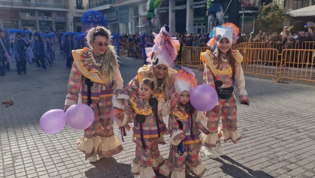 Πάτρα: Δείτε πάνω από 200 νέες φωτογραφίες από την μεγάλη καρναβαλική παρέλαση