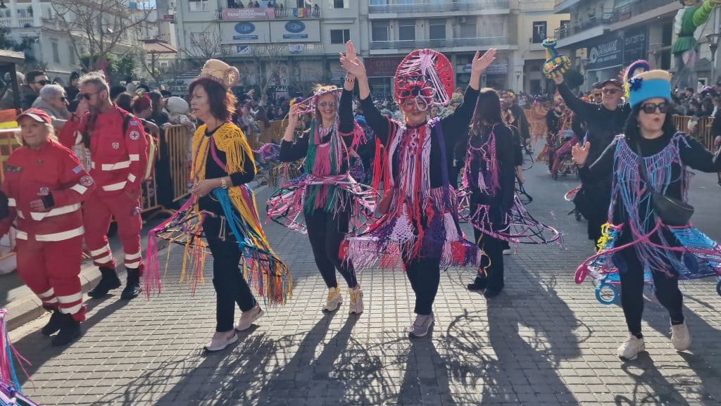 Πάτρα: Δείτε πάνω από 200 νέες φωτογραφίες από την μεγάλη καρναβαλική παρέλαση