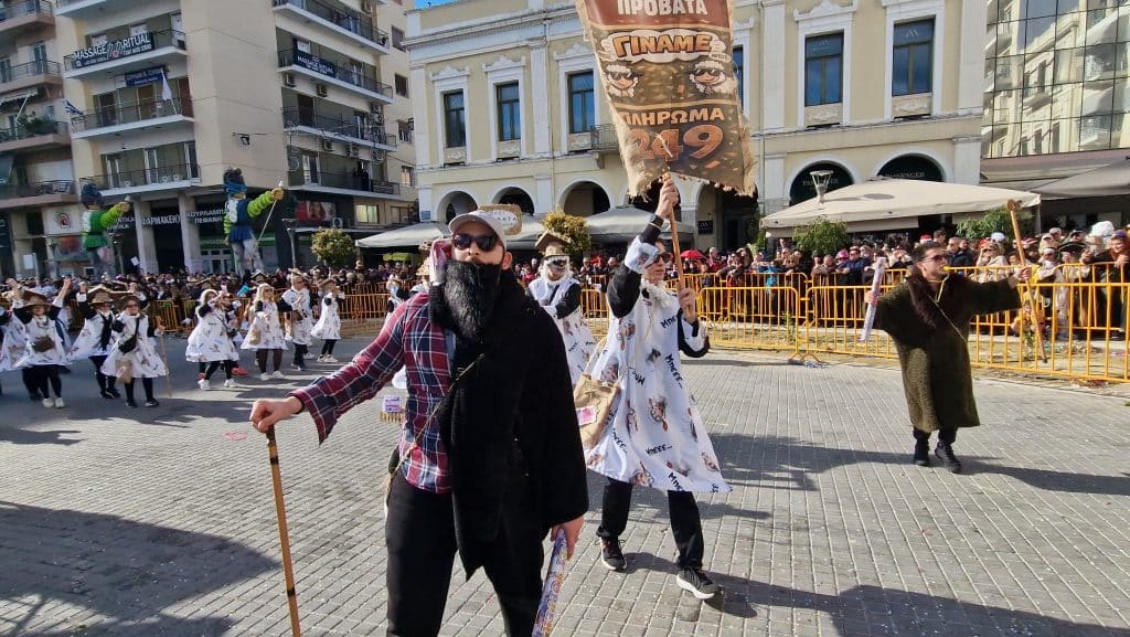 Πάτρα: Δείτε πάνω από 200 νέες φωτογραφίες από την μεγάλη καρναβαλική παρέλαση