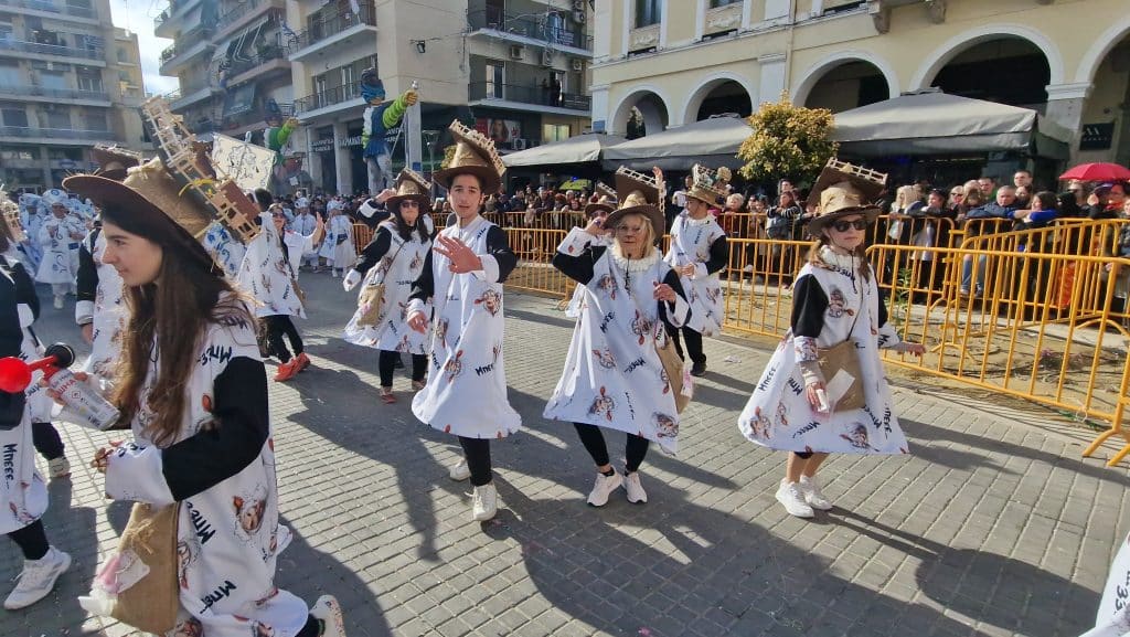 Πάτρα: Δείτε πάνω από 200 νέες φωτογραφίες από την μεγάλη καρναβαλική παρέλαση