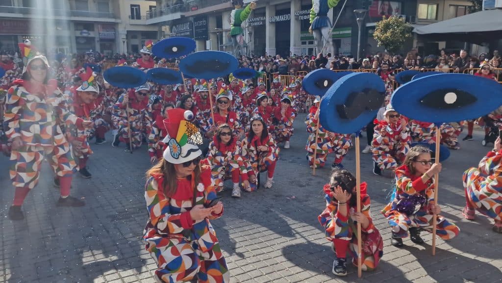 Πάτρα: Δείτε πάνω από 200 νέες φωτογραφίες από την μεγάλη καρναβαλική παρέλαση