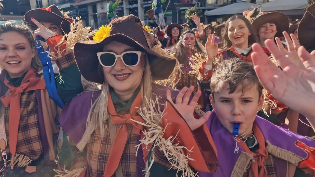 Πάτρα: Δείτε πάνω από 200 νέες φωτογραφίες από την μεγάλη καρναβαλική παρέλαση