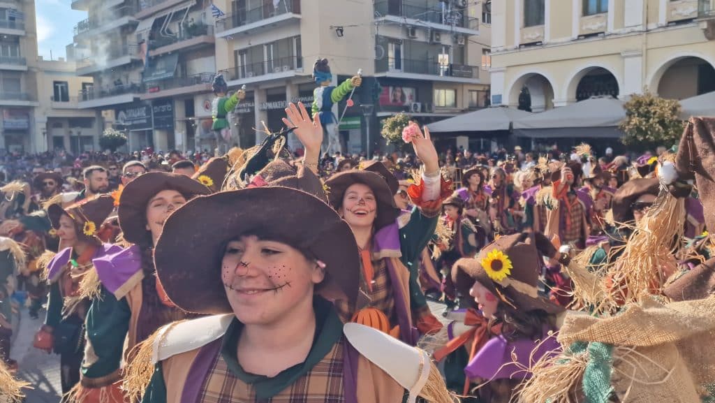 Πάτρα: Δείτε πάνω από 200 νέες φωτογραφίες από την μεγάλη καρναβαλική παρέλαση