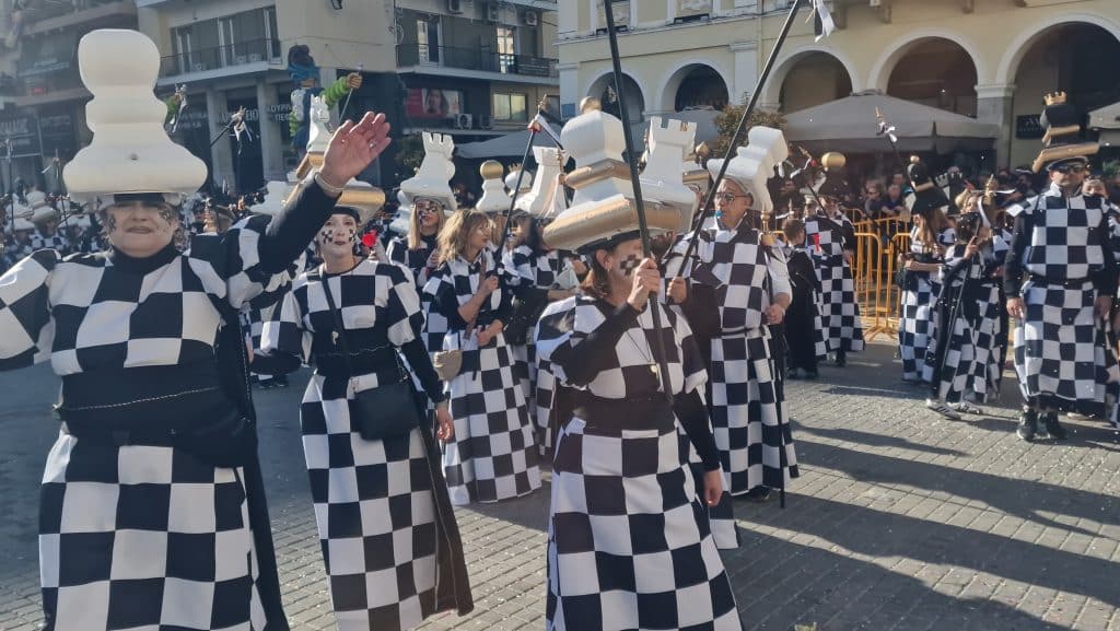 Πάτρα: Δείτε πάνω από 200 νέες φωτογραφίες από την μεγάλη καρναβαλική παρέλαση
