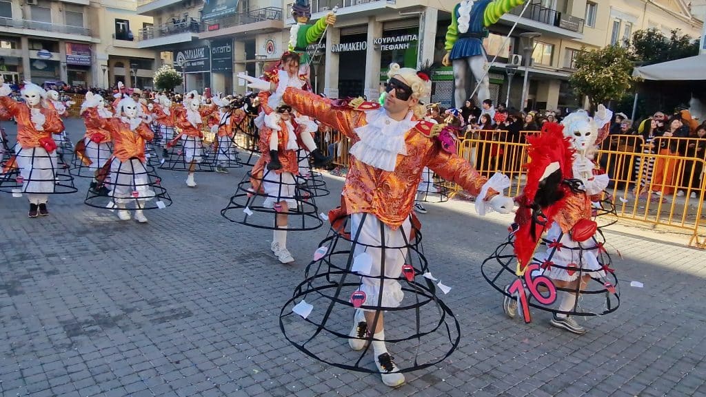 Πάτρα: Δείτε πάνω από 200 νέες φωτογραφίες από την μεγάλη καρναβαλική παρέλαση