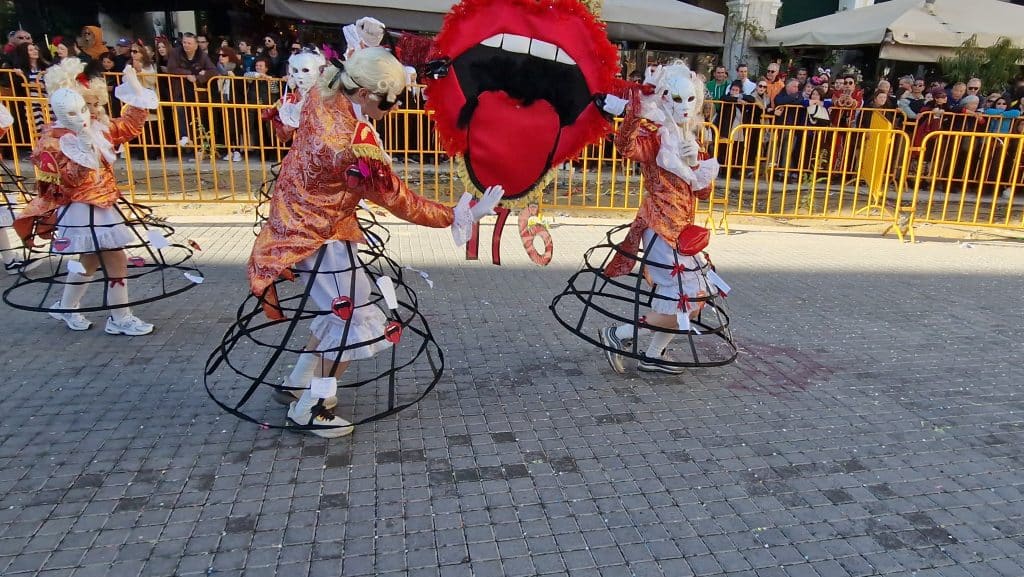 Πάτρα: Δείτε πάνω από 200 νέες φωτογραφίες από την μεγάλη καρναβαλική παρέλαση