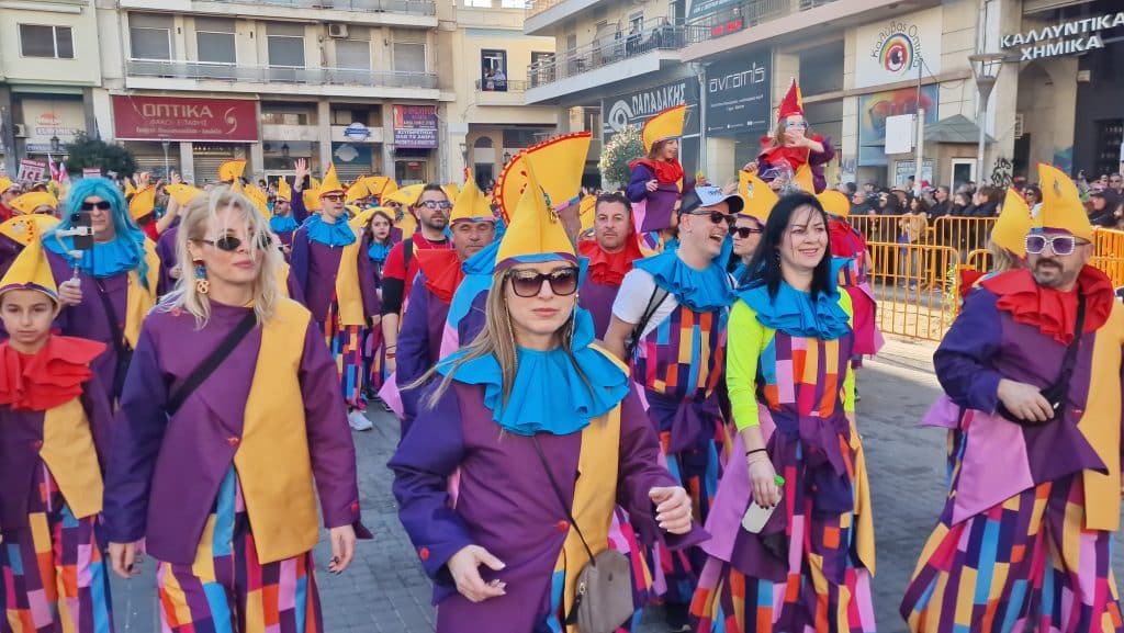 Πάτρα: Δείτε πάνω από 200 νέες φωτογραφίες από την μεγάλη καρναβαλική παρέλαση