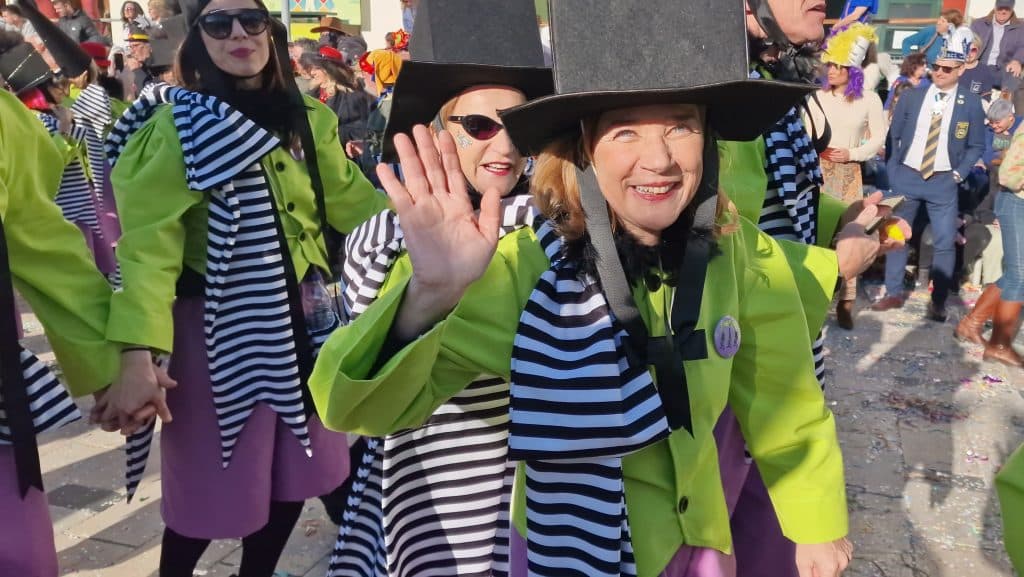 Πάτρα: Δείτε πάνω από 200 νέες φωτογραφίες από την μεγάλη καρναβαλική παρέλαση