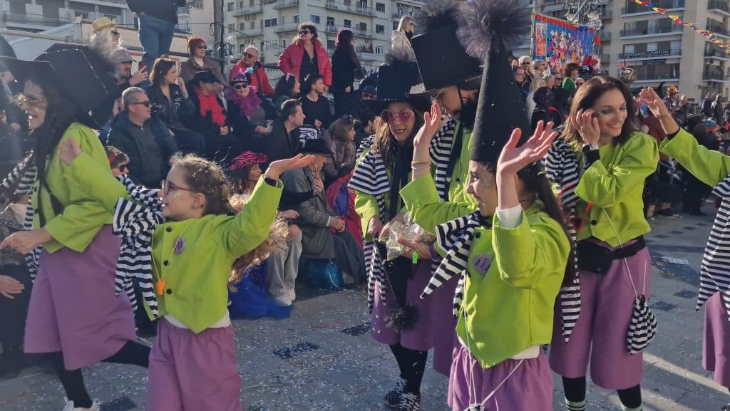 Πάτρα: Δείτε πάνω από 200 νέες φωτογραφίες από την μεγάλη καρναβαλική παρέλαση