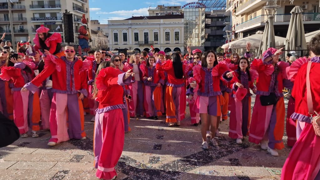 Πάτρα: Δείτε πάνω από 200 νέες φωτογραφίες από την μεγάλη καρναβαλική παρέλαση