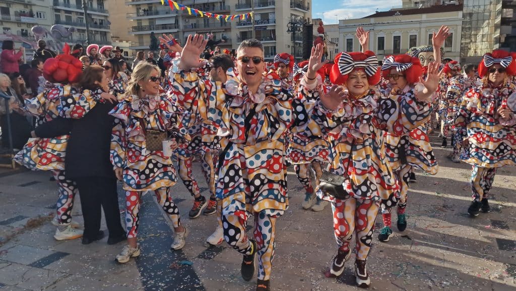 Πάτρα: Δείτε πάνω από 200 νέες φωτογραφίες από την μεγάλη καρναβαλική παρέλαση