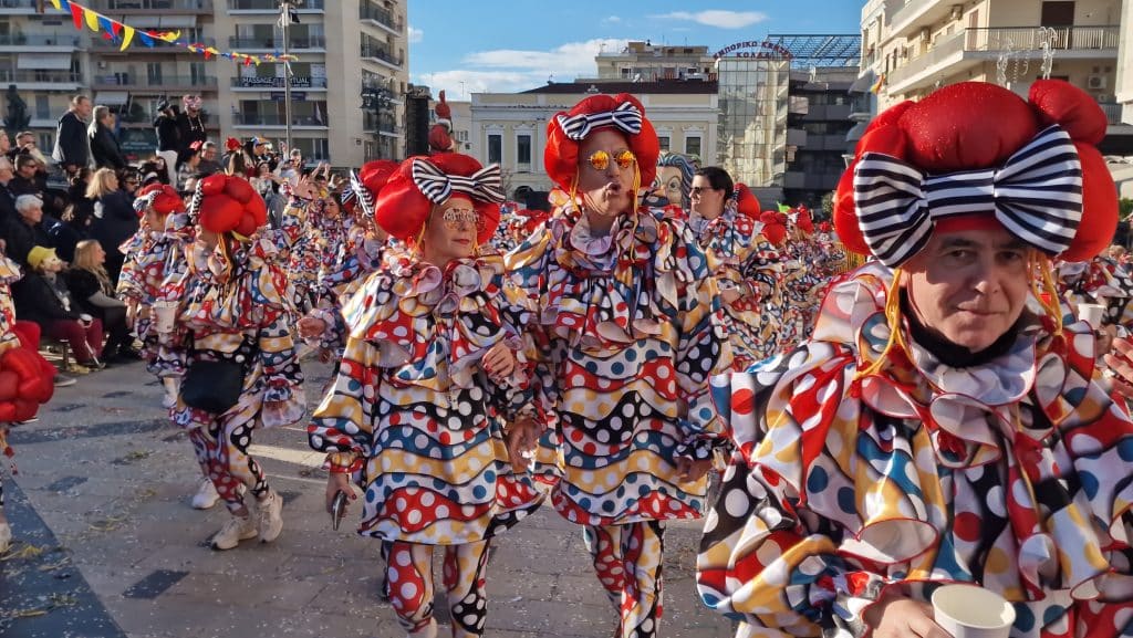 Πάτρα: Δείτε πάνω από 200 νέες φωτογραφίες από την μεγάλη καρναβαλική παρέλαση
