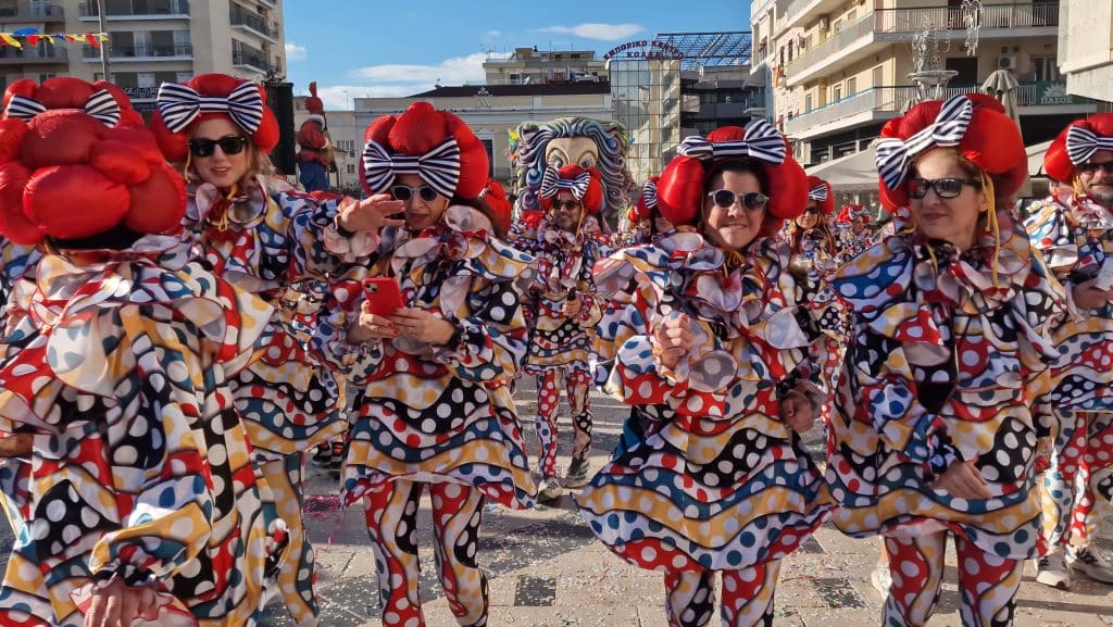 Πάτρα: Δείτε πάνω από 200 νέες φωτογραφίες από την μεγάλη καρναβαλική παρέλαση