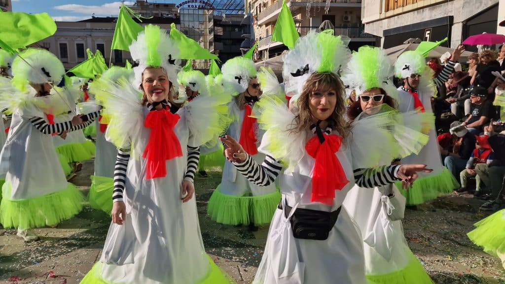 Πάτρα: Δείτε πάνω από 200 νέες φωτογραφίες από την μεγάλη καρναβαλική παρέλαση