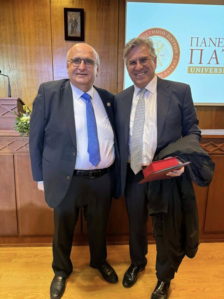 Πάτρα - φωτό: Το Πανεπιστήμιο τίμησε τους τρεις Ιεράρχες σε μία κατάμεστη αίθουσα