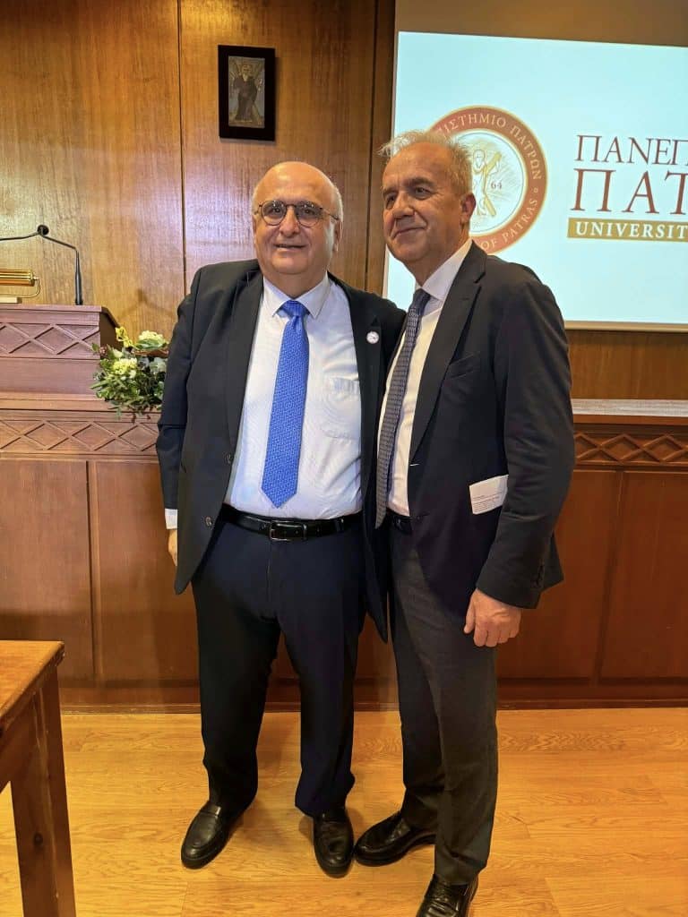 Πάτρα - φωτό: Το Πανεπιστήμιο τίμησε τους τρεις Ιεράρχες σε μία κατάμεστη αίθουσα