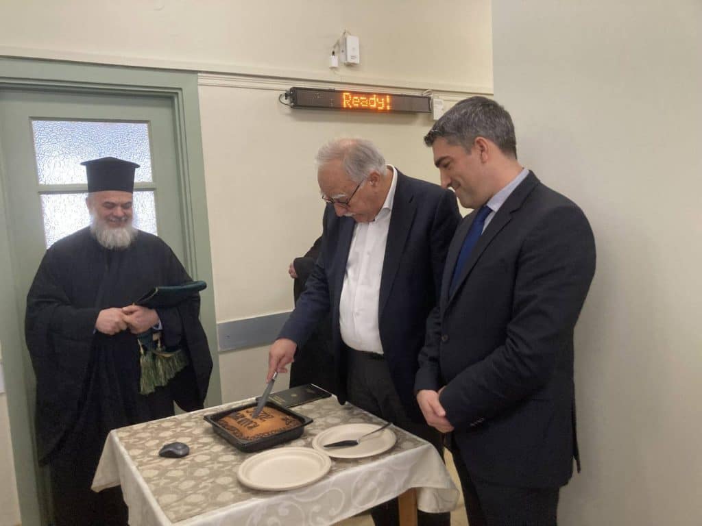 Σε μια ζεστή ατμόσφαιρα πραγματοποιήθηκε η κοπή της Πρωτοχρονιάτικης Πίτας του Νοσοκομείου Καλαβρύτων - φωτό