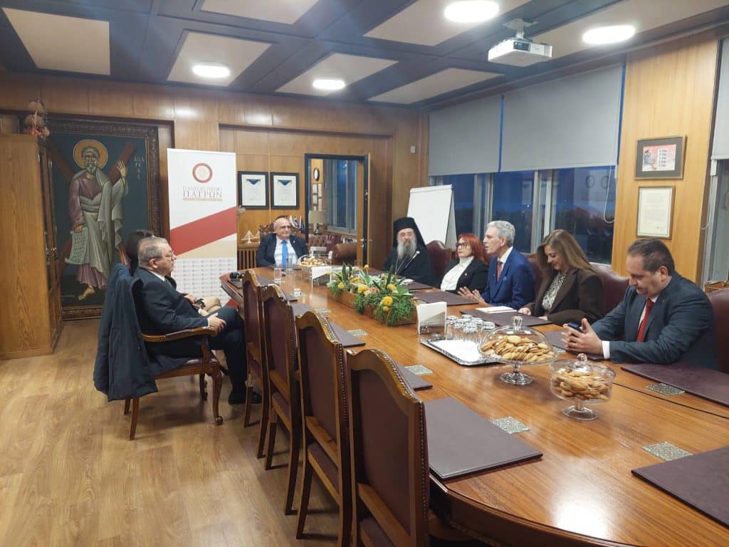 Πάτρα - φωτό: Το Πανεπιστήμιο τίμησε τους τρεις Ιεράρχες σε μία κατάμεστη αίθουσα