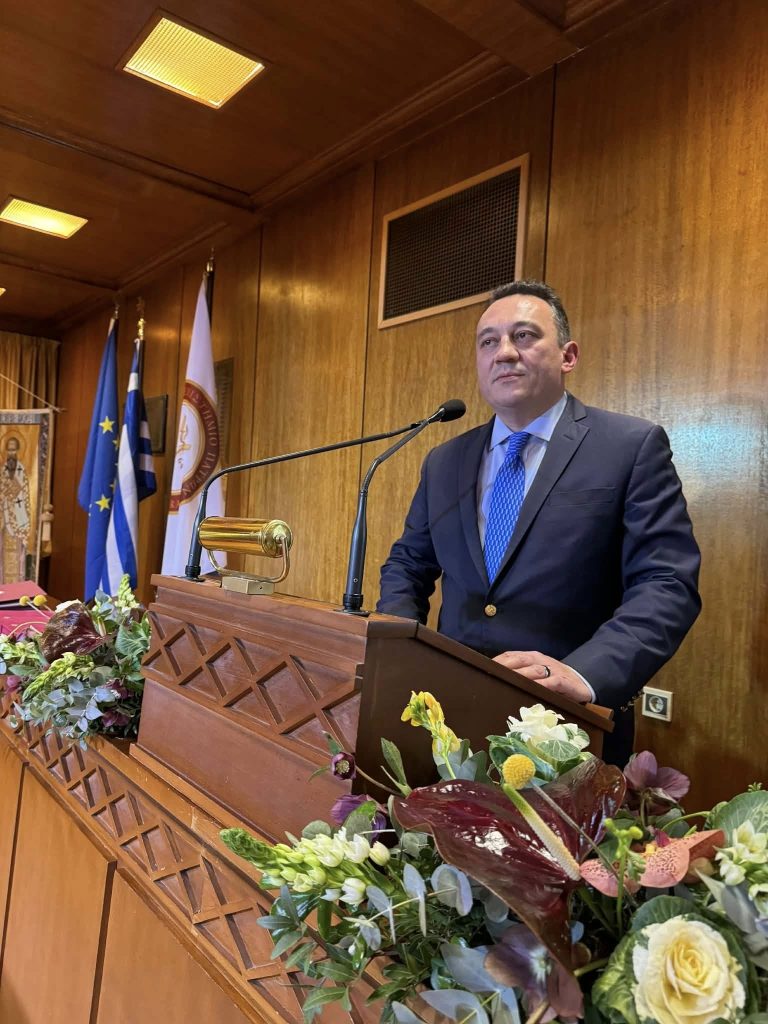 Πάτρα - φωτό: Το Πανεπιστήμιο τίμησε τους τρεις Ιεράρχες σε μία κατάμεστη αίθουσα