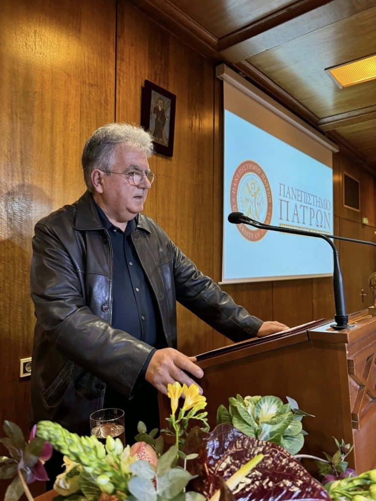 Πάτρα - φωτό: Το Πανεπιστήμιο τίμησε τους τρεις Ιεράρχες σε μία κατάμεστη αίθουσα