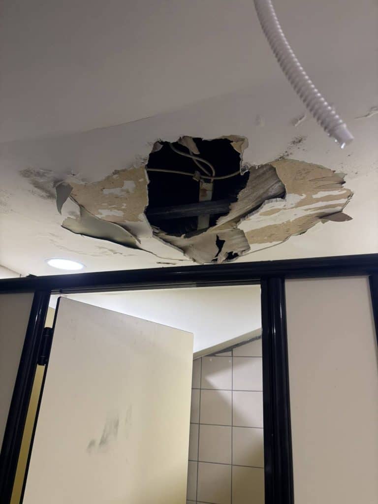 Πάτρα: Εικόνες ντροπής στο Παμπελοποννησιακό Στάδιο! Μούχλα και διάλυση...