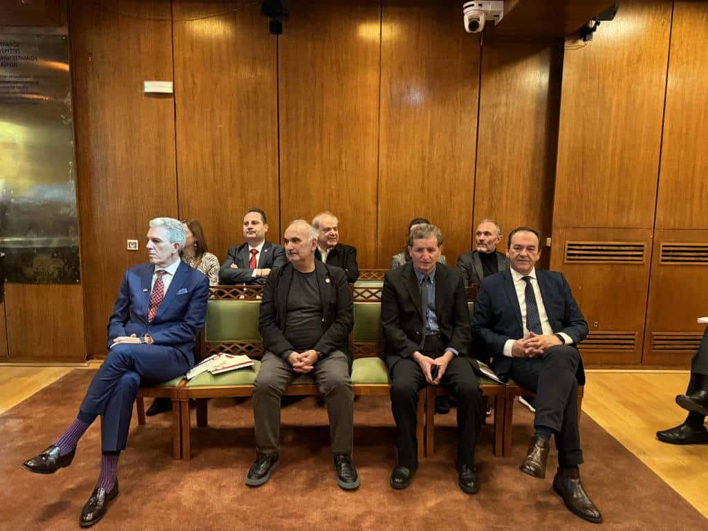 Πάτρα - φωτό: Το Πανεπιστήμιο τίμησε τους τρεις Ιεράρχες σε μία κατάμεστη αίθουσα