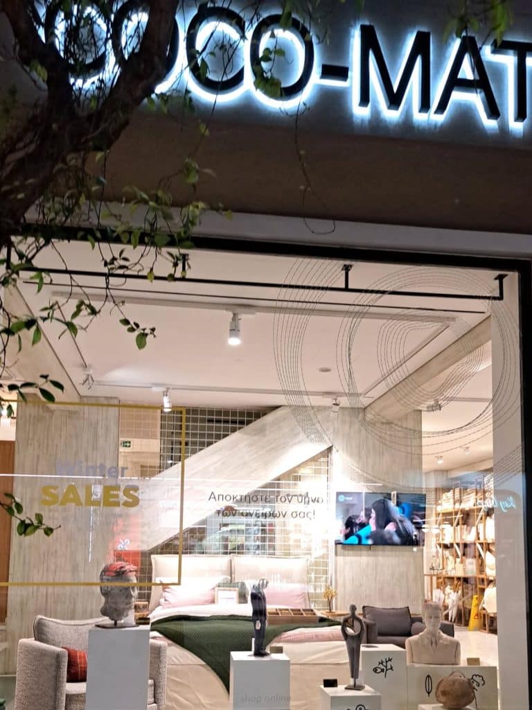 H Πατρινή εικαστικός που εκθέτει γλυπτά της στο Κολωνάκι - φωτό