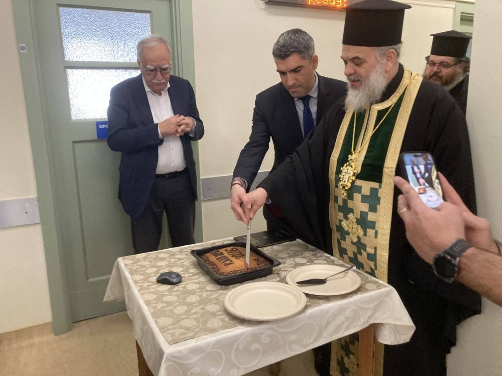 Σε μια ζεστή ατμόσφαιρα πραγματοποιήθηκε η κοπή της Πρωτοχρονιάτικης Πίτας του Νοσοκομείου Καλαβρύτων - φωτό