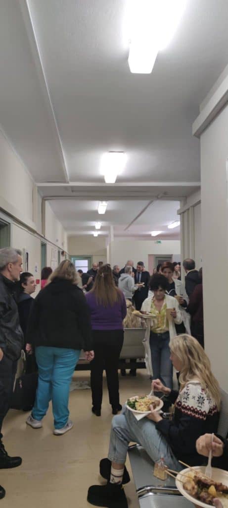 Σε μια ζεστή ατμόσφαιρα πραγματοποιήθηκε η κοπή της Πρωτοχρονιάτικης Πίτας του Νοσοκομείου Καλαβρύτων - φωτό