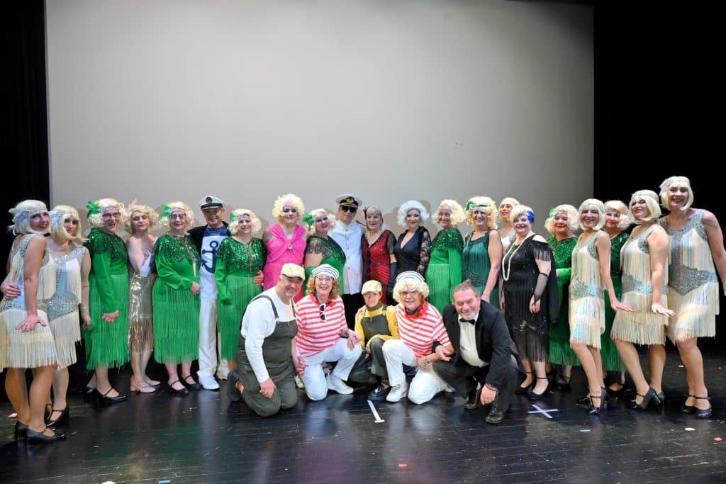 Οι ΣΦήΓΚΕΣ έκλεψαν τις εντυπώσεις στην πρεμιέρα του “Μερικοί το προτιμούν… Ξανθό” (Φώτο)