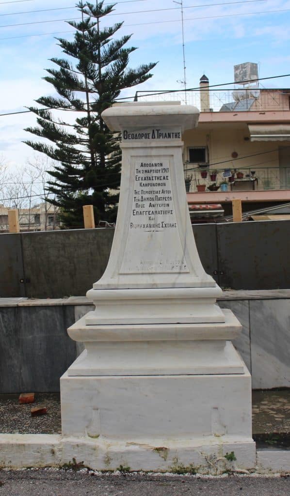 Πάτρα: Ποιος αποκεφάλισε την προτομή του Τριάντη στο Νεκροταφείο; Τι λέει η δημοτική αρχή - φωτο