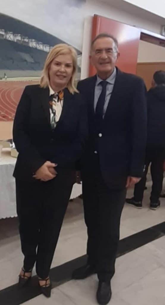 Πάτρα: Η Γεωργία Ντάτσικα στην πίτα τρίτεκνων οικογενειών - φωτό